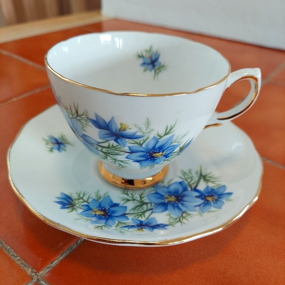 Colclough England Tea Cup & Saucer - Picture 1 of 11